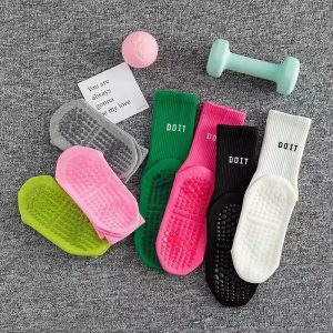 Women's Fitness Women's Socks Trendy Letter Mid-calf Yoga Socks Simple Non-slip Sweat-absorbent Breathable - Image 3
